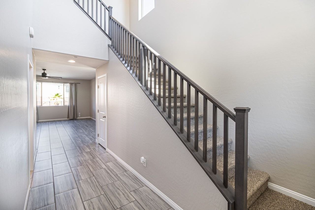 1005 Cetona Ct - Photo 5 of 36