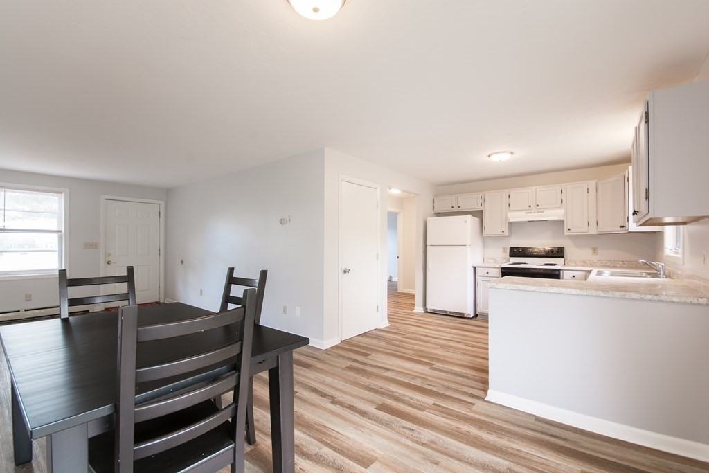 288 Duane Ave #1 - Photo 3 of 8