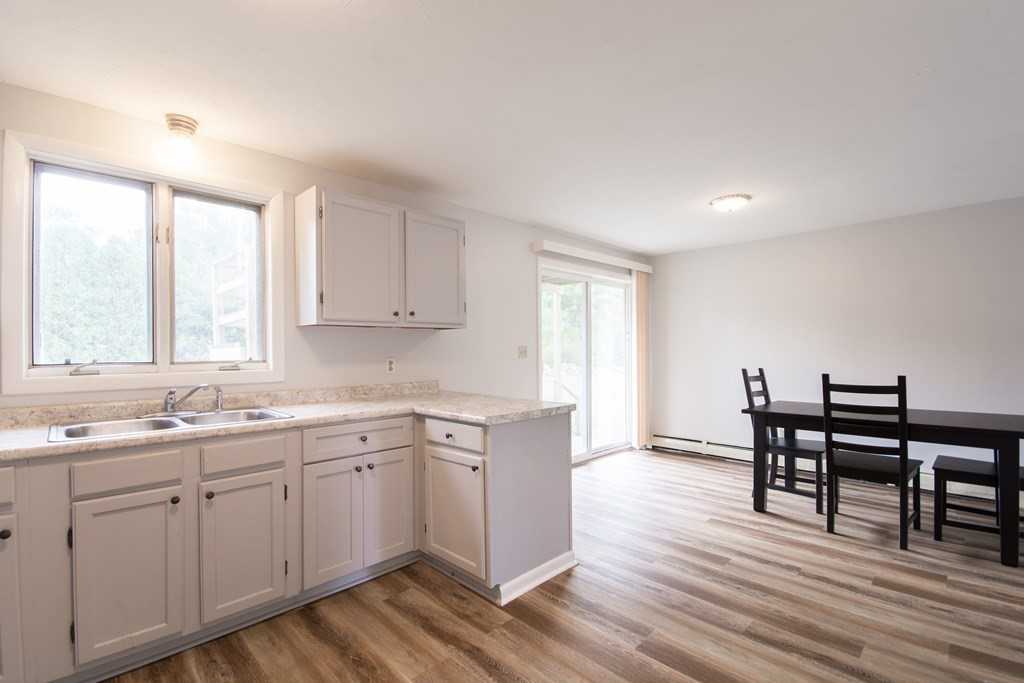 288 Duane Ave #1 - Photo 4 of 8