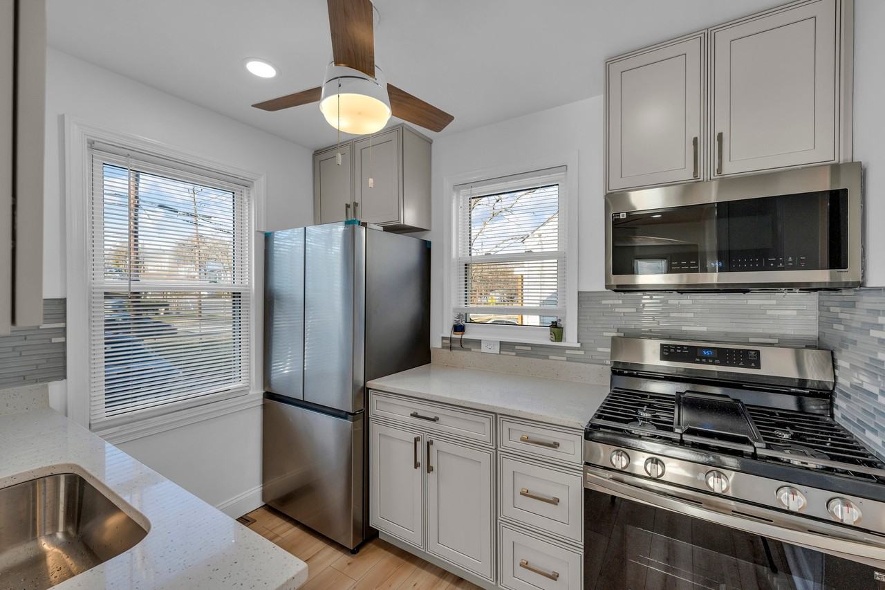 6212 Suitland Road - Photo 4 of 11