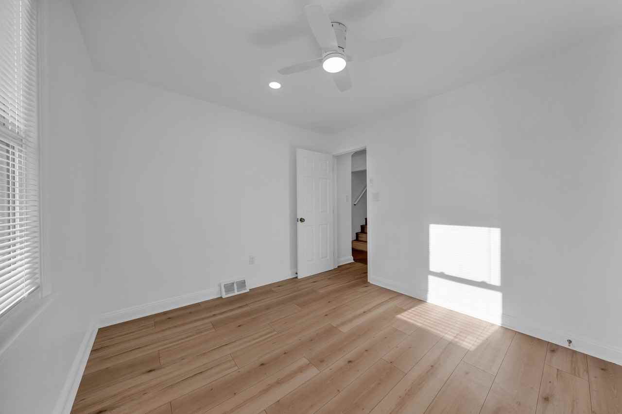 6212 Suitland Road - Photo 5 of 11