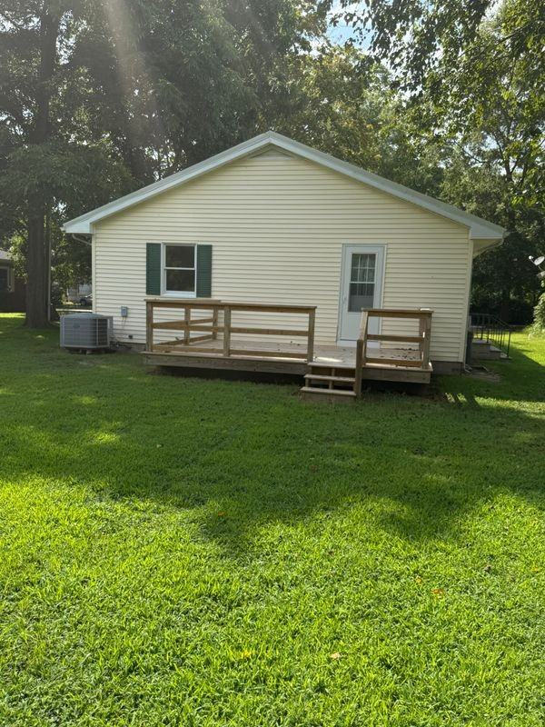 213 S 6th St - Photo 2 of 5