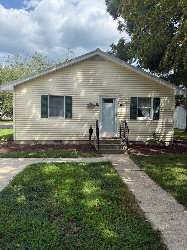 213 S 6th St - Photo 3 of 5