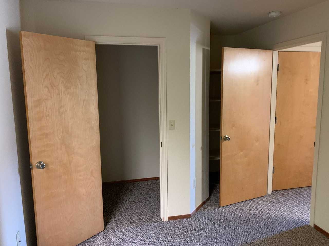 740 BayPark - Photo 7 of 20