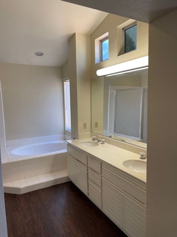 15905 Oro Glen Dr - Photo 2 of 11