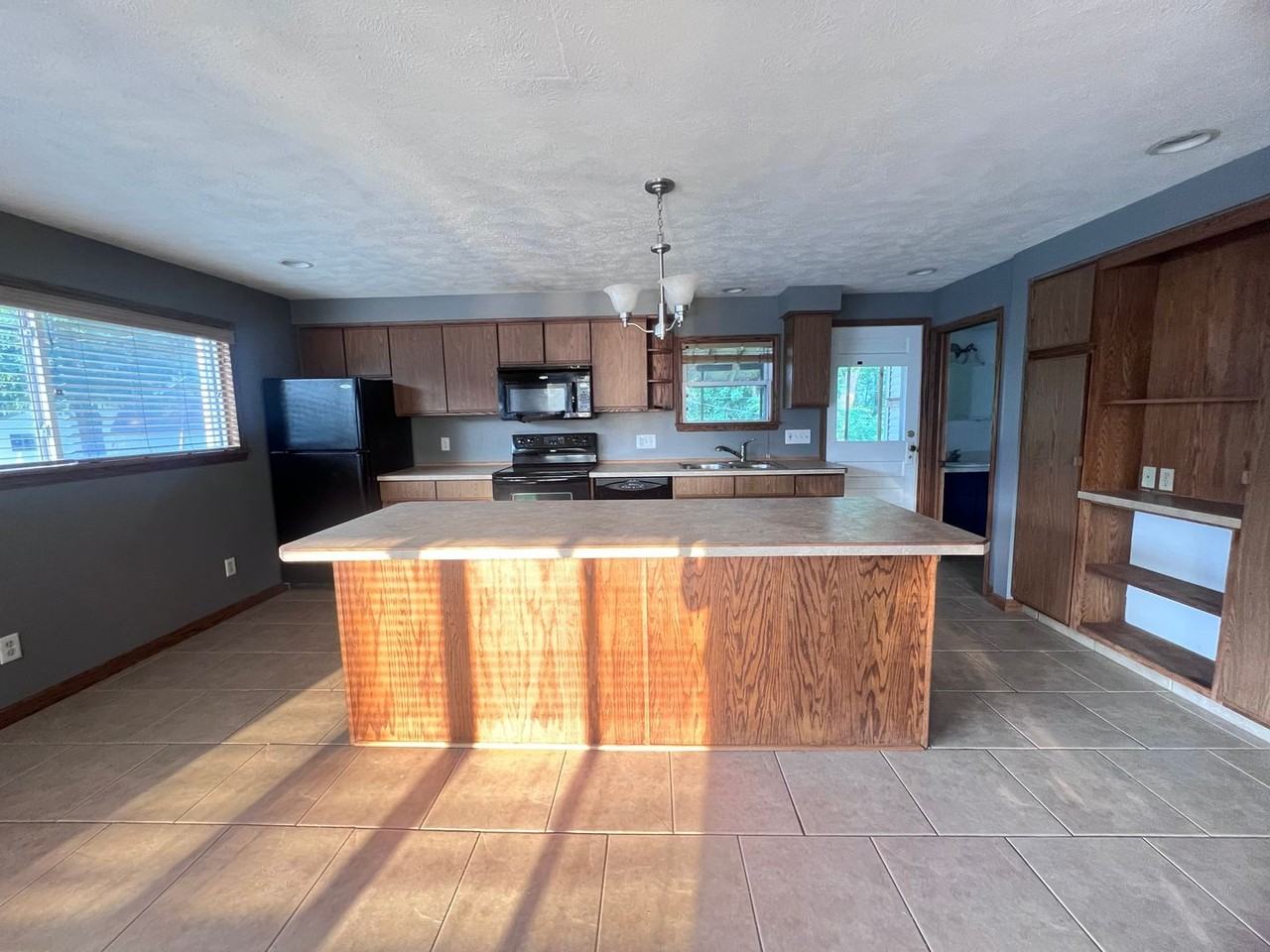 6975 Silver Lake Dr Ne - Photo 3 of 18