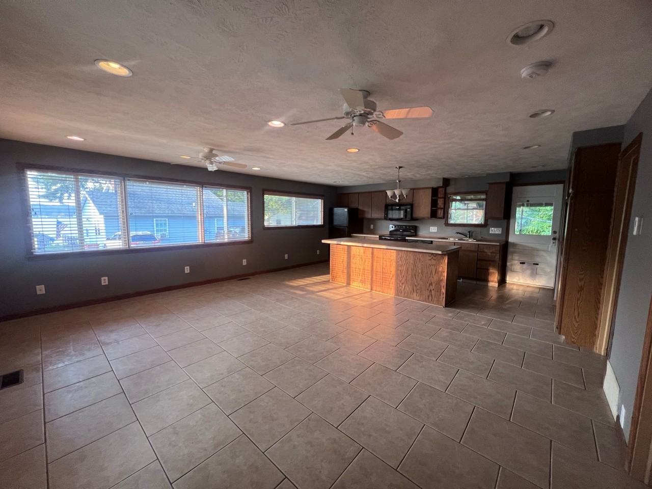 6975 Silver Lake Dr Ne - Photo 2 of 18