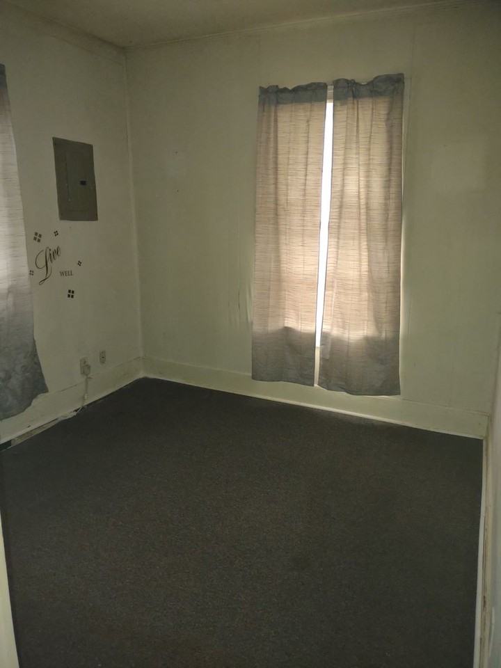 733 Koerner St - Photo 3 of 11