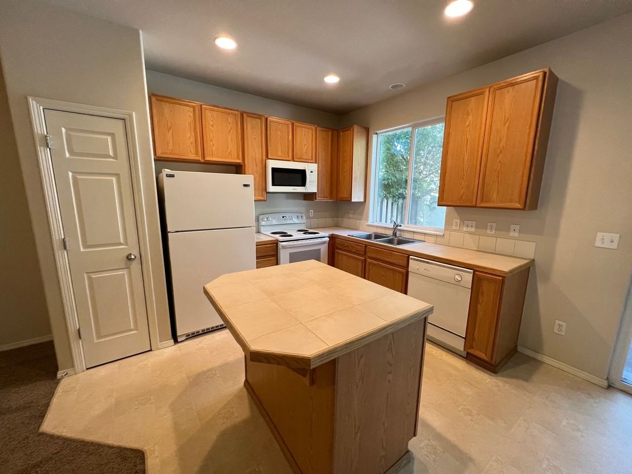 4353 Se Chelsea Ln - Photo 4 of 15