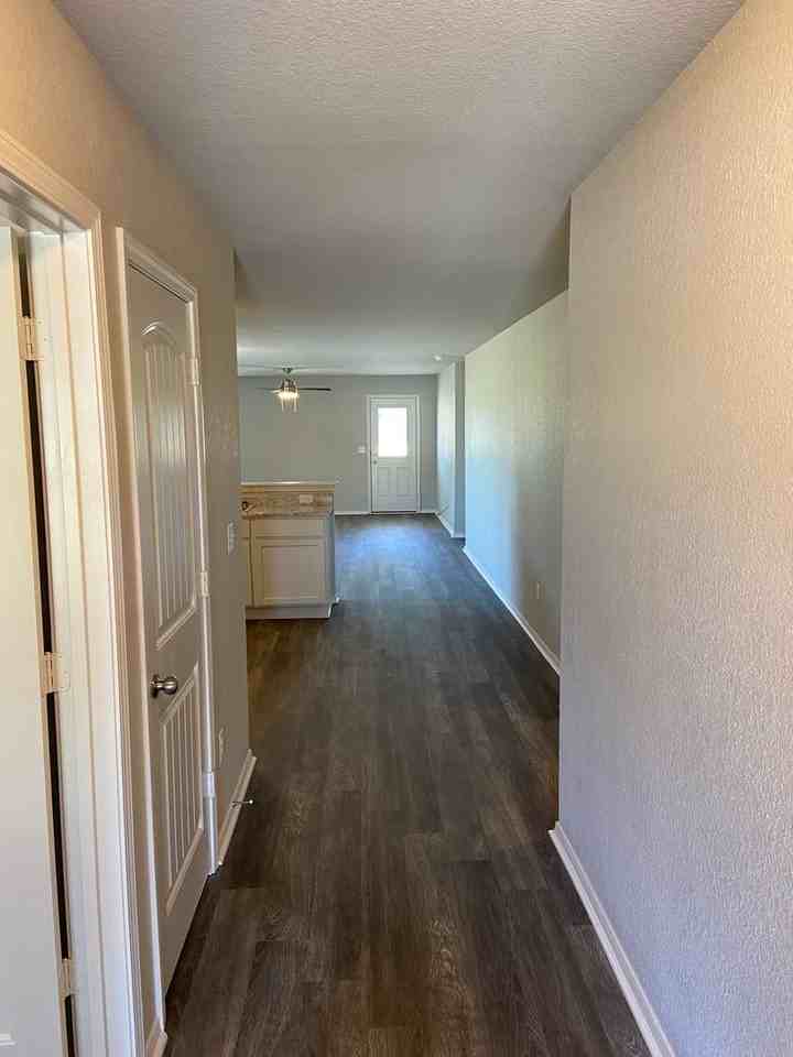 8708 White Oak Lake Drive - Photo 5 of 23