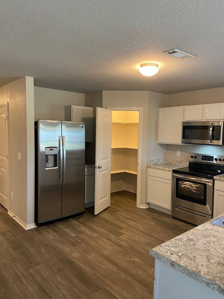 8708 White Oak Lake Drive - Photo 6 of 23