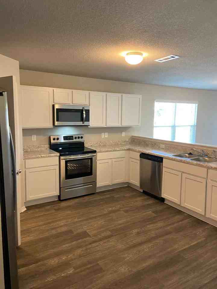 8708 White Oak Lake Drive - Photo 7 of 23