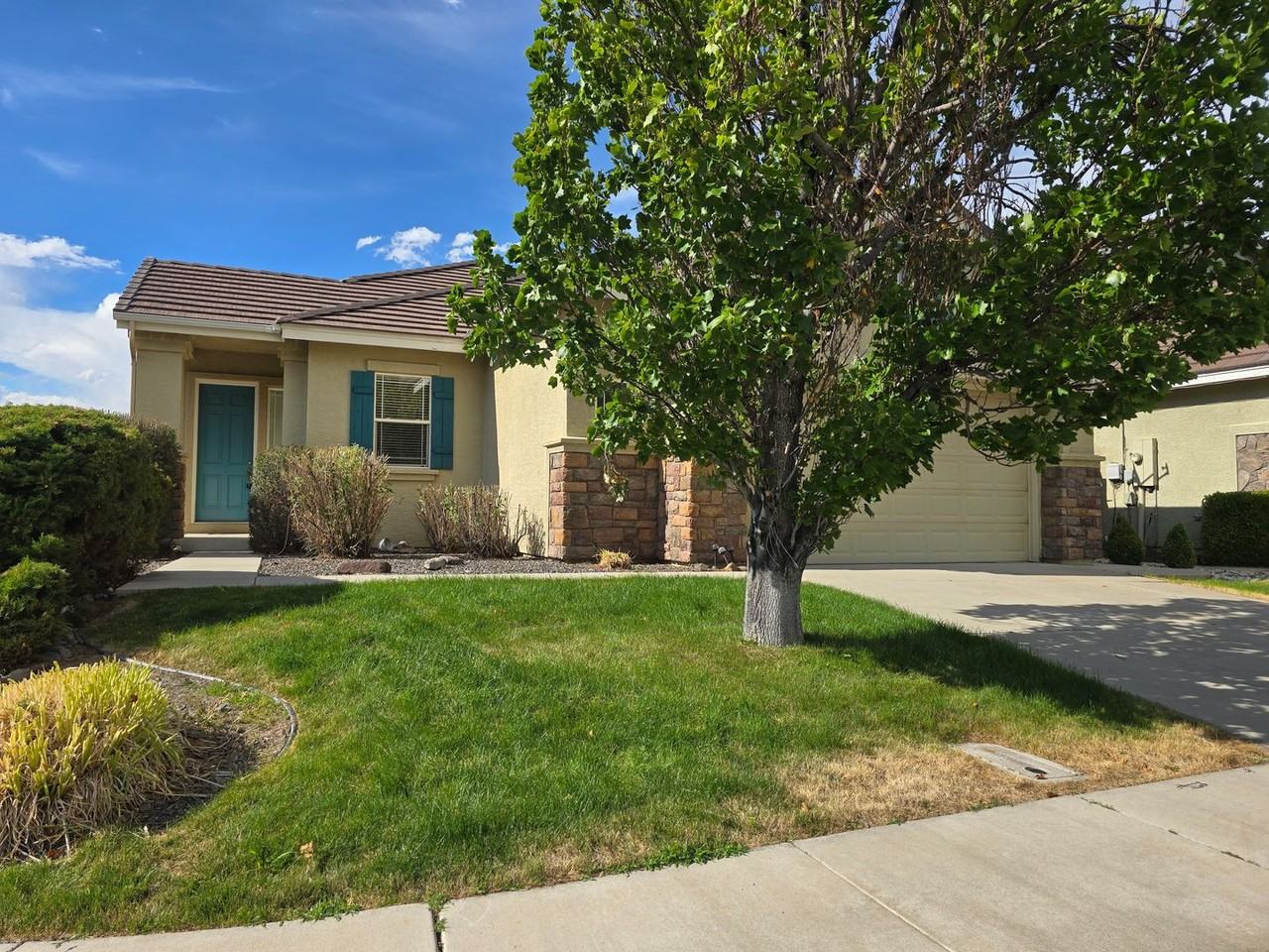 2800 Grosmont Dr - Photo 3 of 43