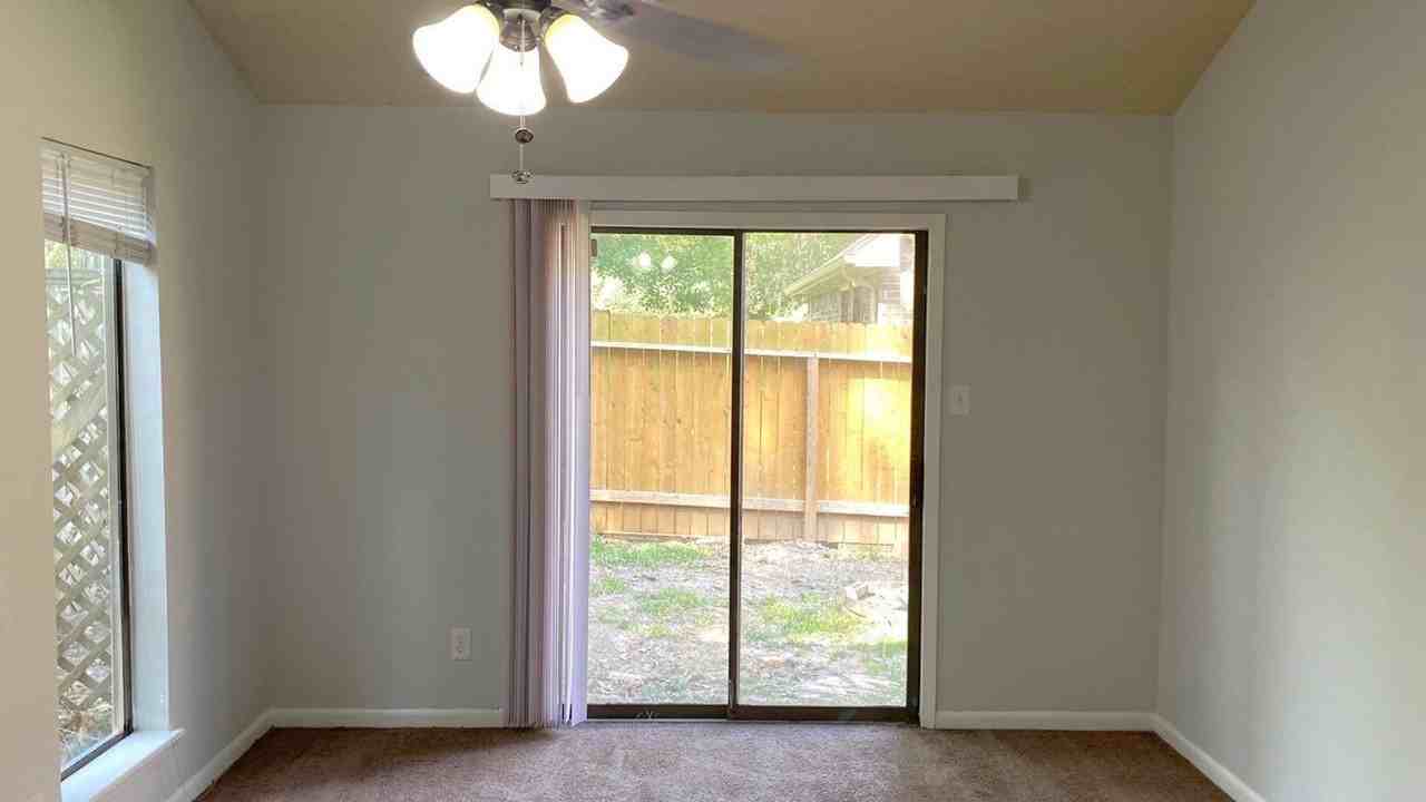 11231 Glenforest Dr - Photo 7 of 16