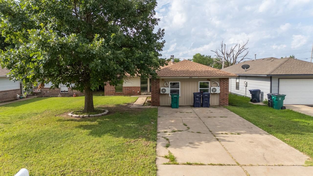 240 Nw 120th St - Photo 3 of 28