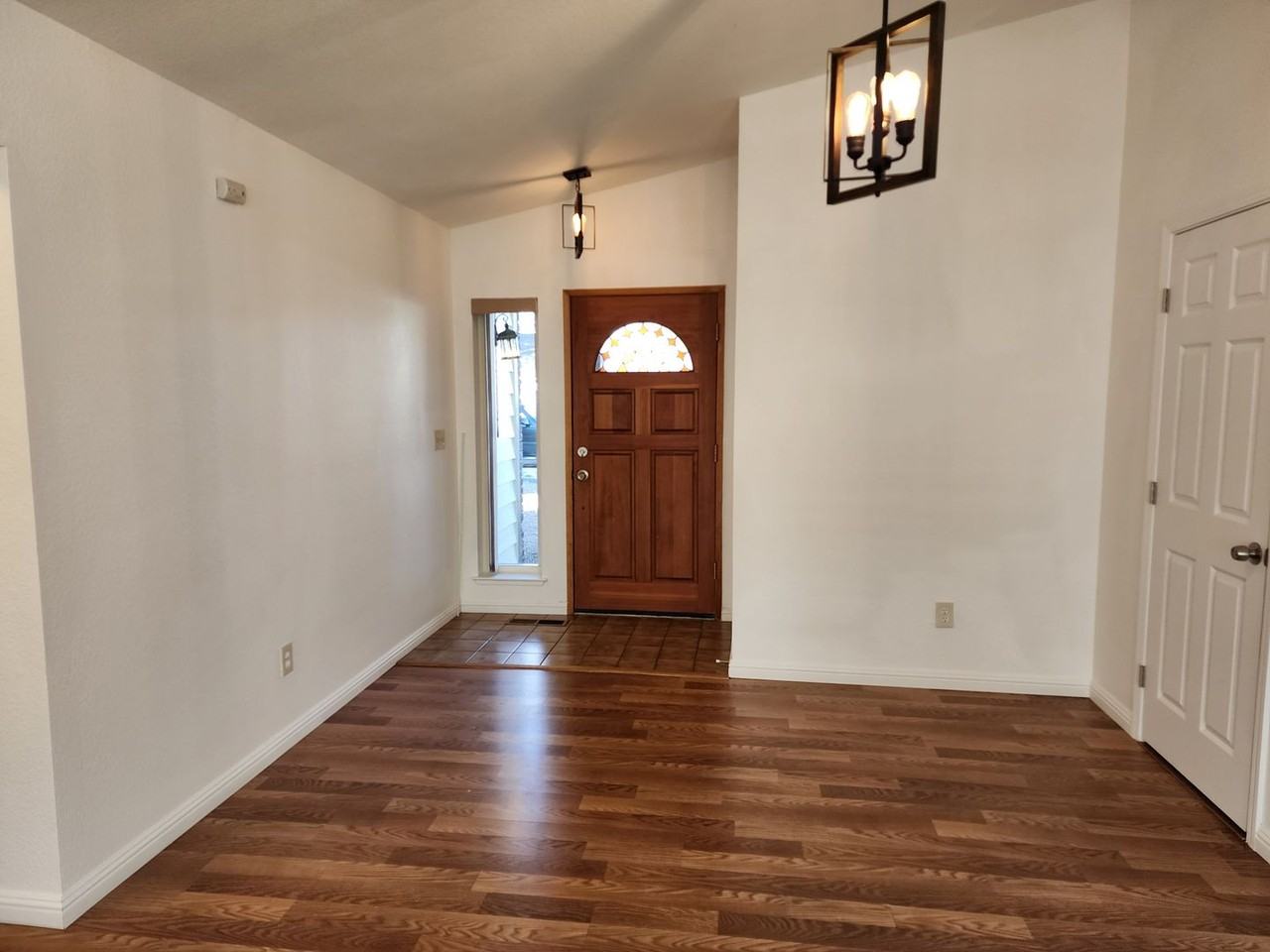 1687 Mackland Ave - Photo 5 of 37