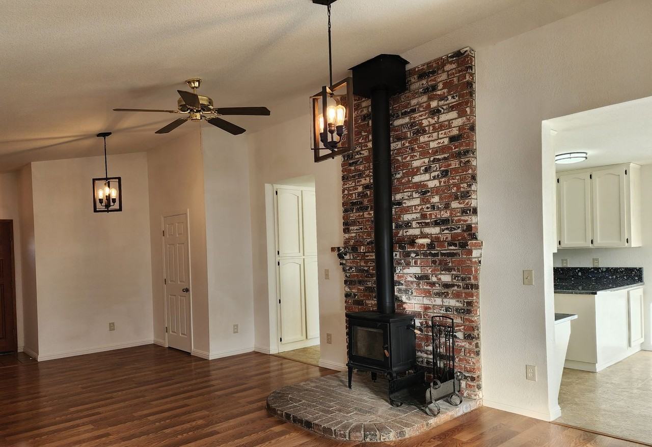1687 Mackland Ave - Photo 6 of 37