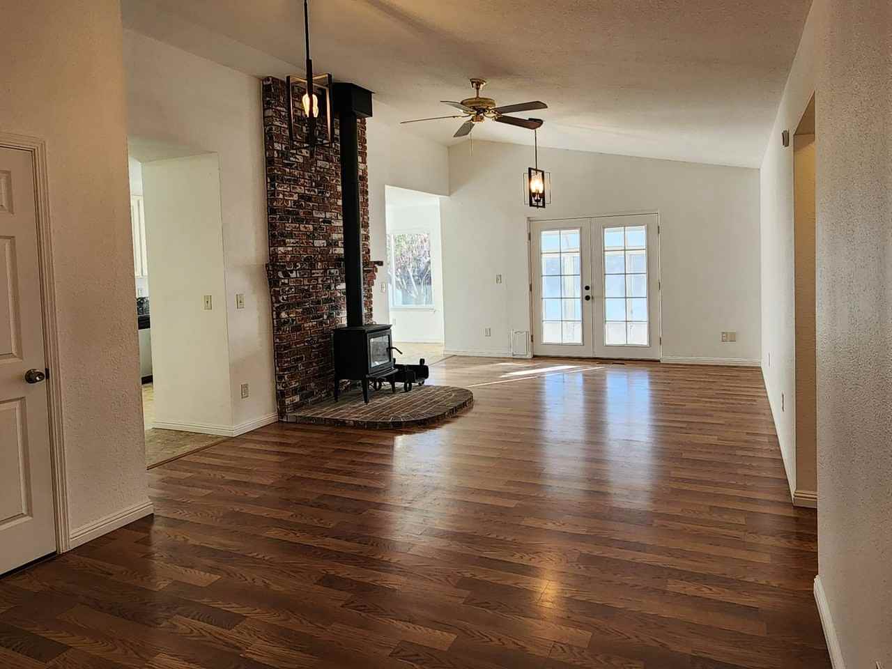 1687 Mackland Ave - Photo 7 of 37