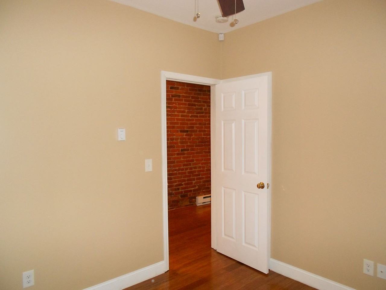 98 Knight Street - Photo 4 of 28