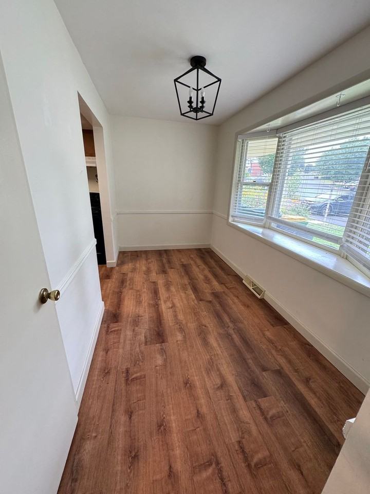 1943 Aster Rd - Photo 5 of 22