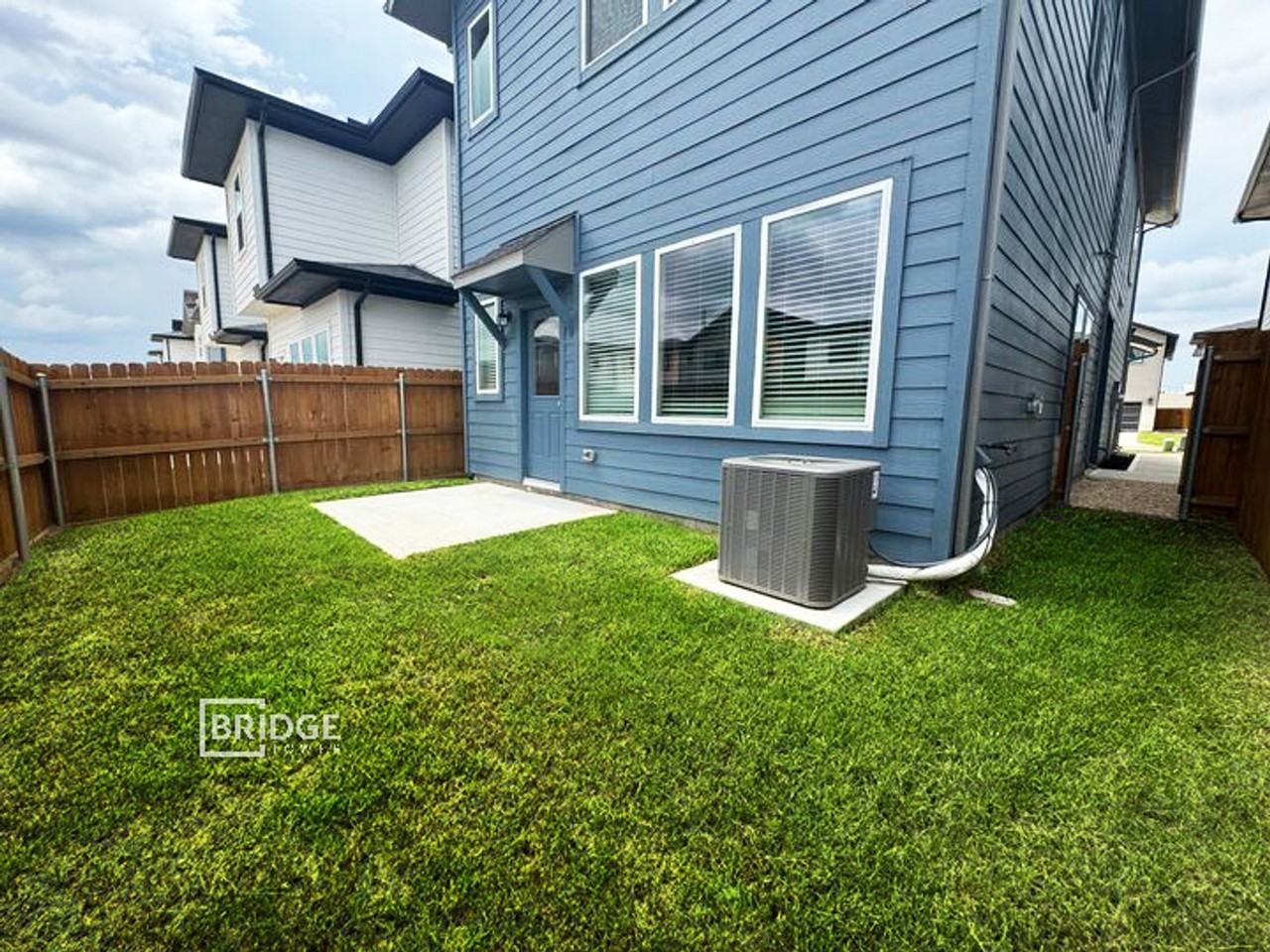 33162 Oak Heights Pl - Photo 2 of 17