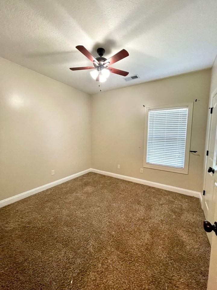 37 Lansbury Place - Photo 7 of 22