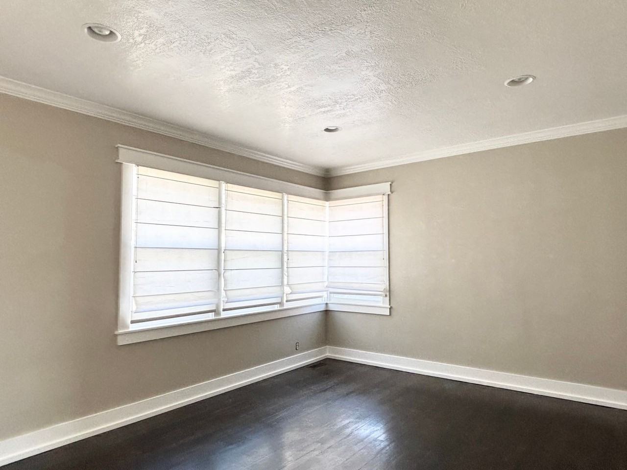 2054 E Crystal Ave - Photo 2 of 42
