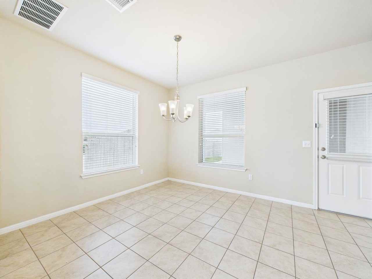 1400 Blake St - Photo 4 of 31