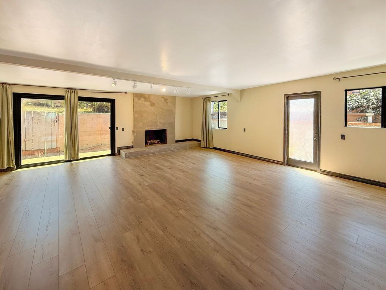 2105 Valle Vista Ave - Photo 2 of 20