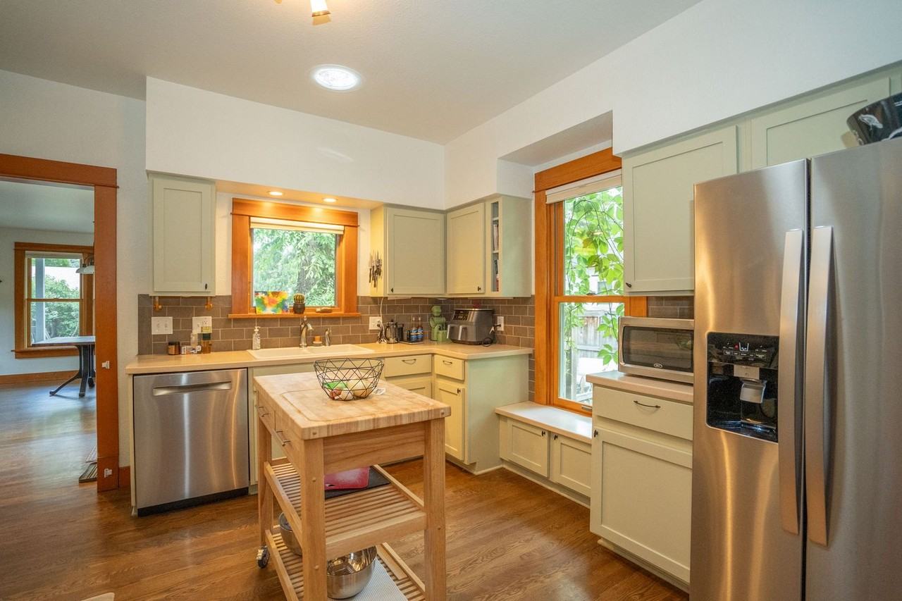 130 N Mack St - Photo 3 of 27