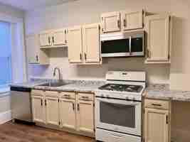 featured image of 230 1/2 W Walnut St