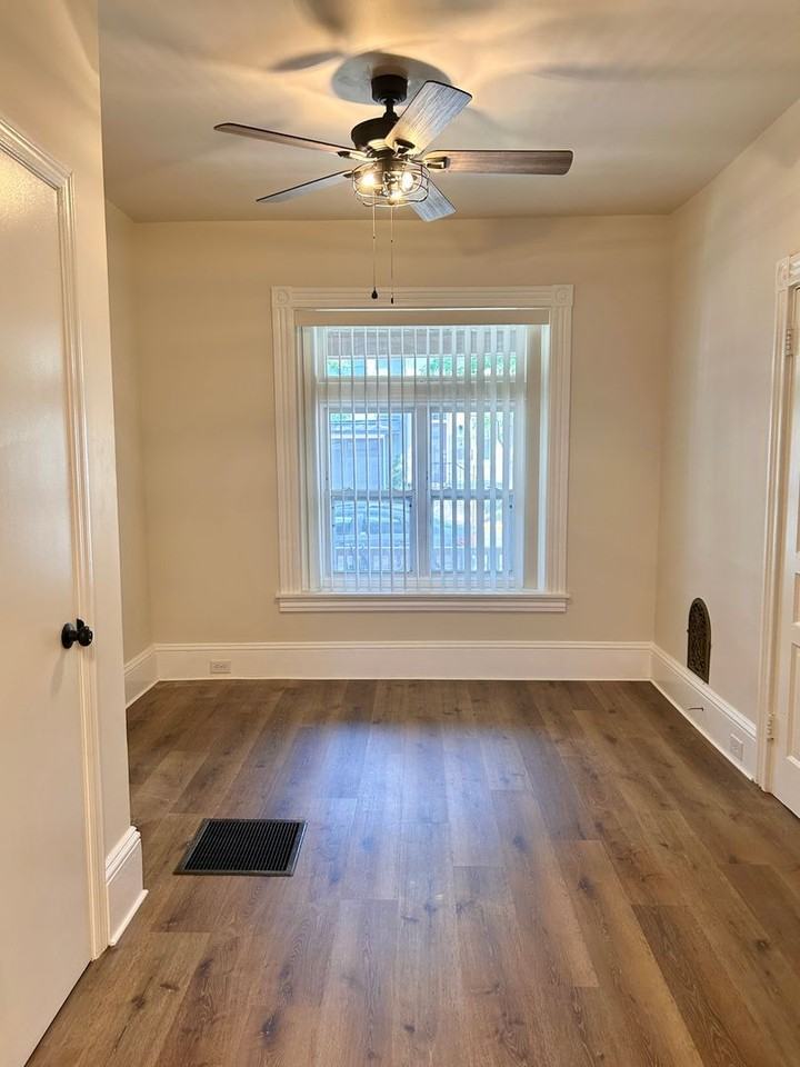 230 1/2 W Walnut St - Photo 4 of 14