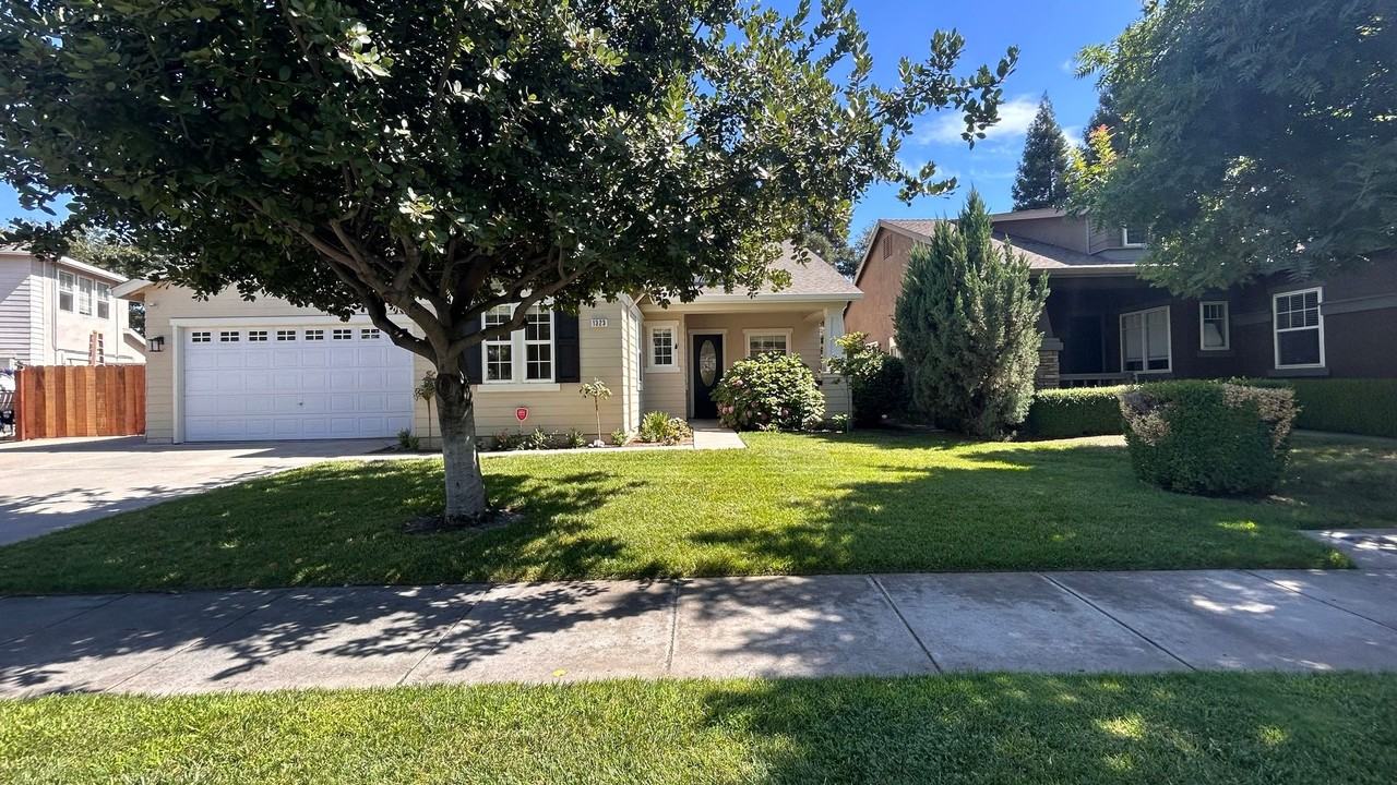 1323 Cindy Dr - Photo 2 of 34