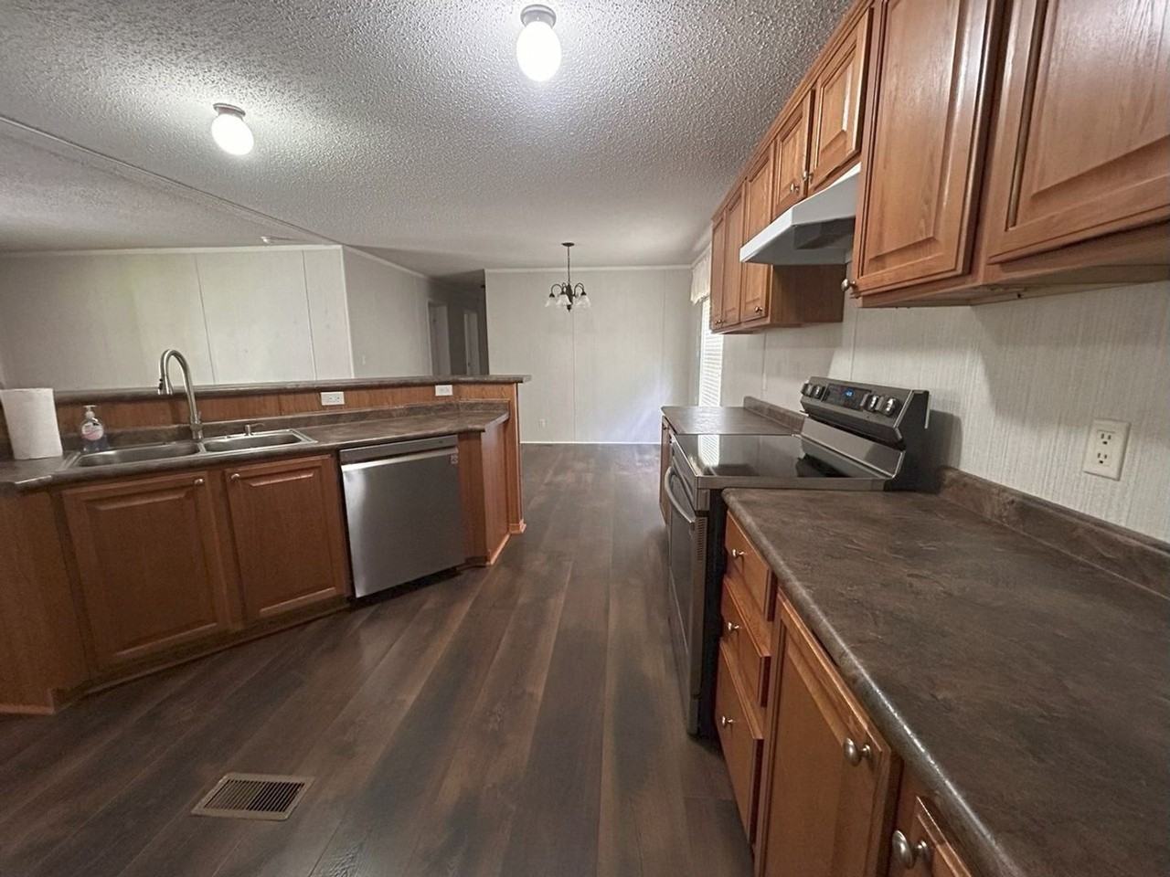 194 Barons Rd - Photo 7 of 50
