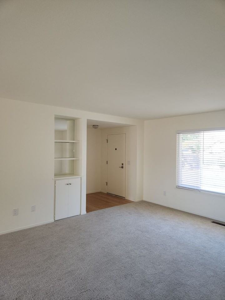 6469 Meadowridge Dr - Photo 2 of 23