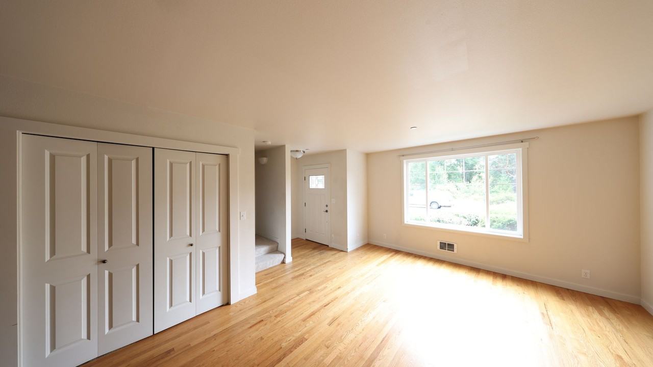 112 Wilkes St - Photo 2 of 11
