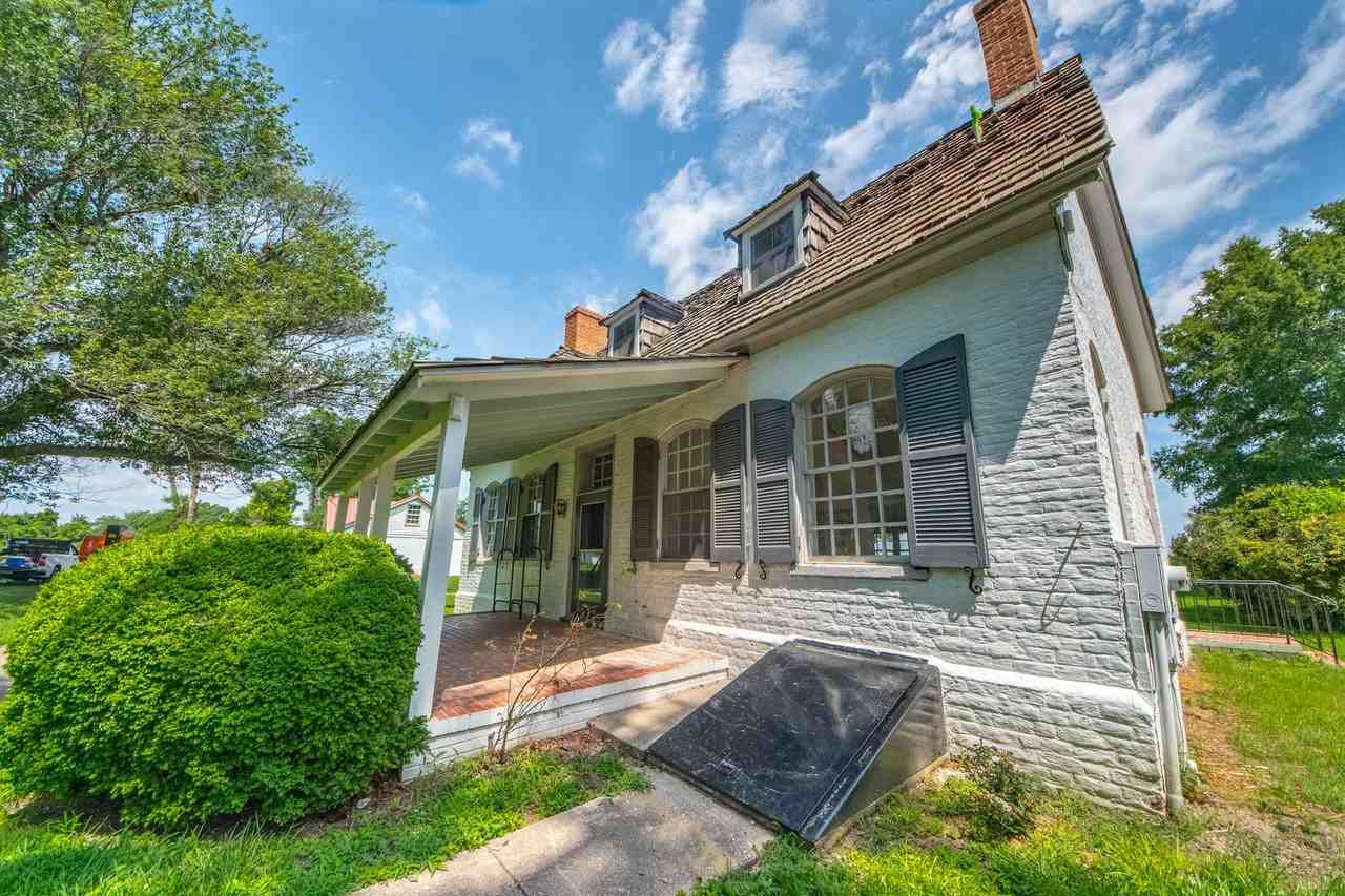 1826 Urbanna Rd - Photo 3 of 50