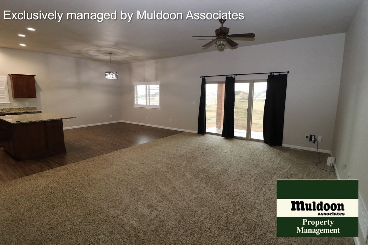 1207 W De La Vista Ct - Photo 2 of 14