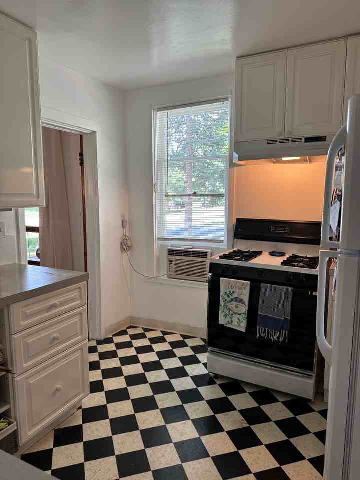 1905 Mapleton Ave - Photo 6 of 12