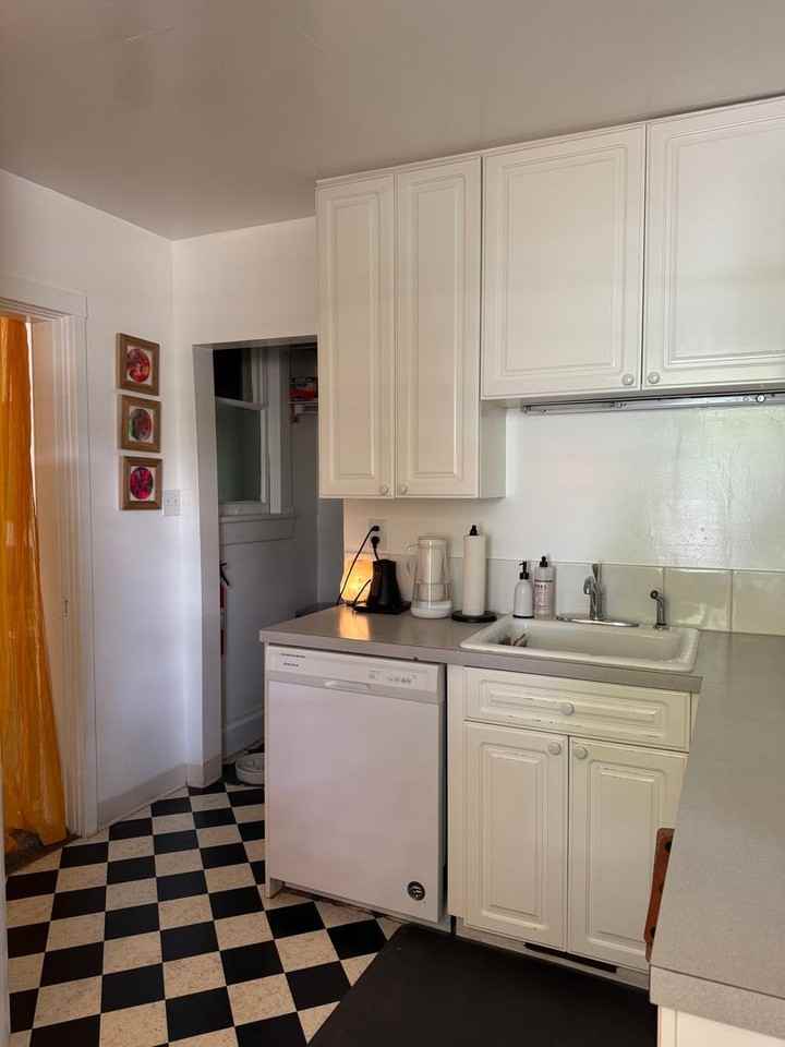 1905 Mapleton Ave - Photo 7 of 12