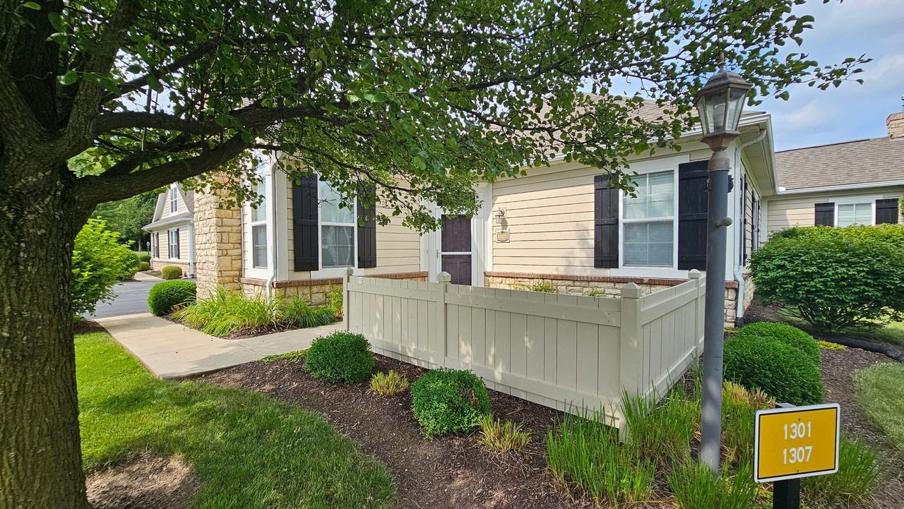 1307 Bridgewater Way N - Photo 2 of 50
