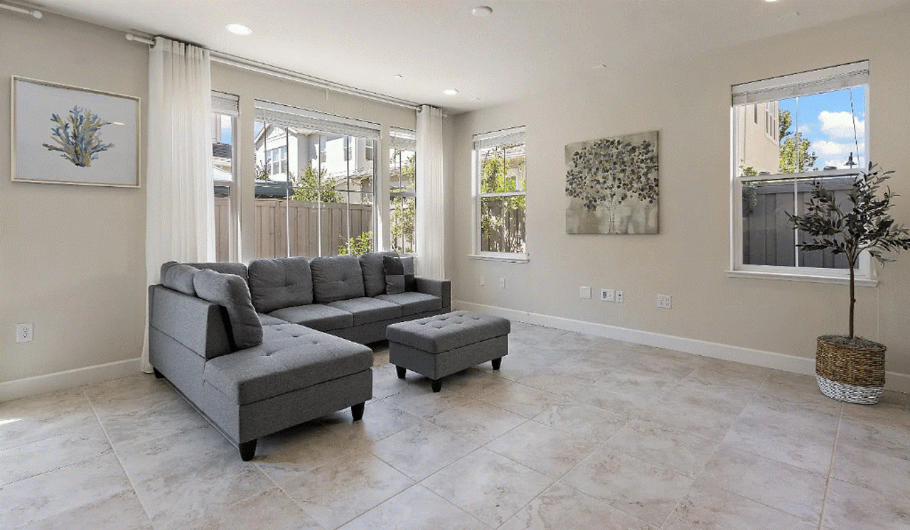 1010 Forbes Ln - Photo 4 of 18