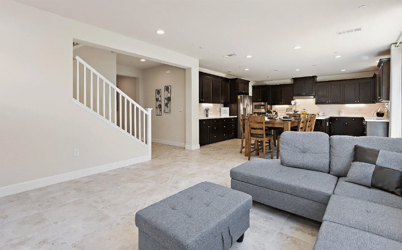 1010 Forbes Ln - Photo 5 of 18