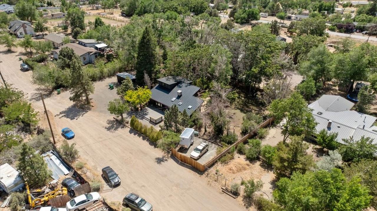 15045 Pinion Dr - Photo 2 of 21