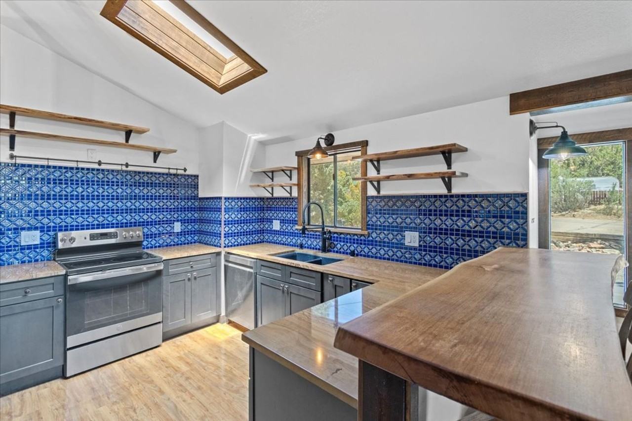 15045 Pinion Dr - Photo 5 of 21