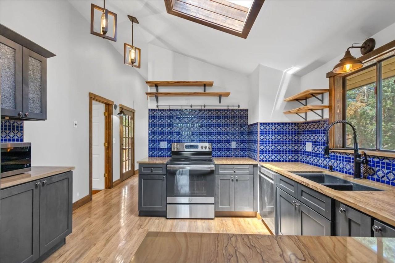 15045 Pinion Dr - Photo 6 of 21