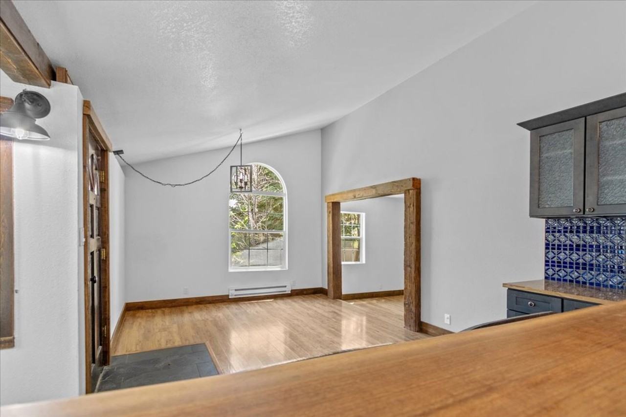 15045 Pinion Dr - Photo 7 of 21