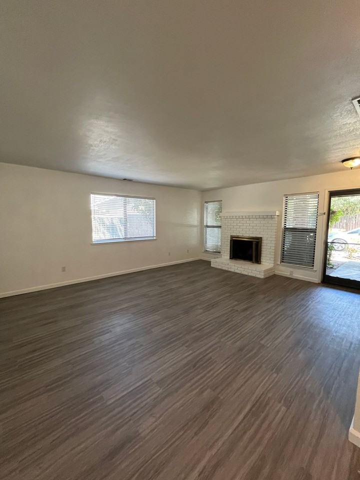 1828 1828 W Vassar Dr - Photo 3 of 20