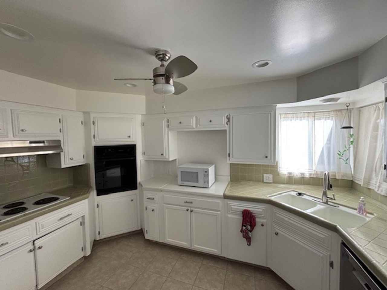 1201 Yorba Linda St - Photo 6 of 27