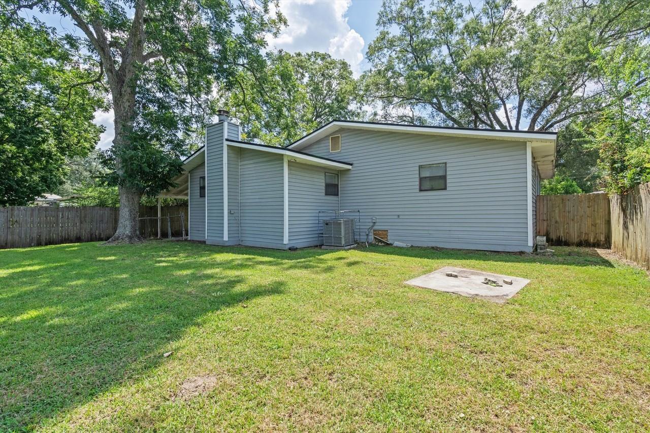 2739 King Cole Dr - Photo 4 of 23